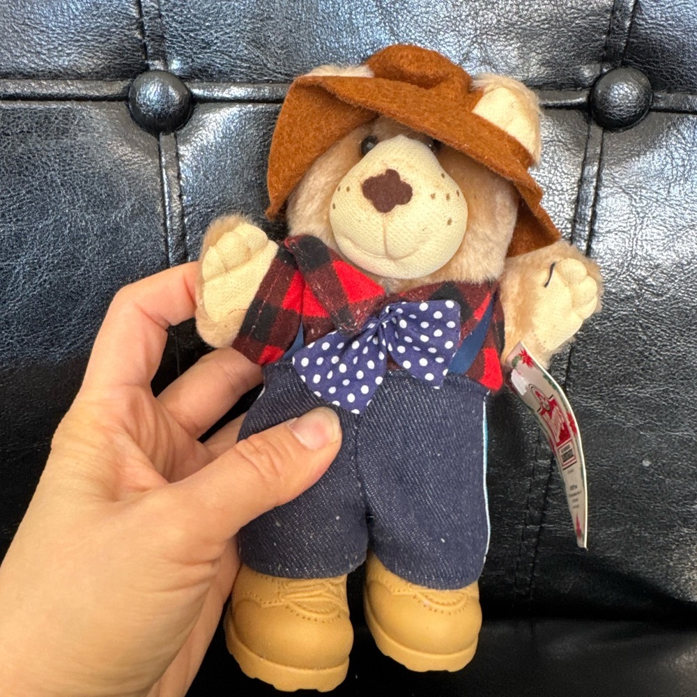 Vintage 1986 Farrell Furskin Bear Wendy’s Holiday Collectible Plush with tags!